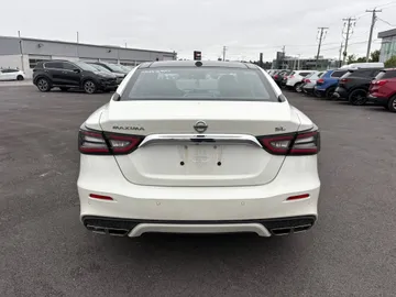 2021 Nissan Maxima - image 7