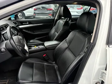 2021 Nissan Maxima - image 9