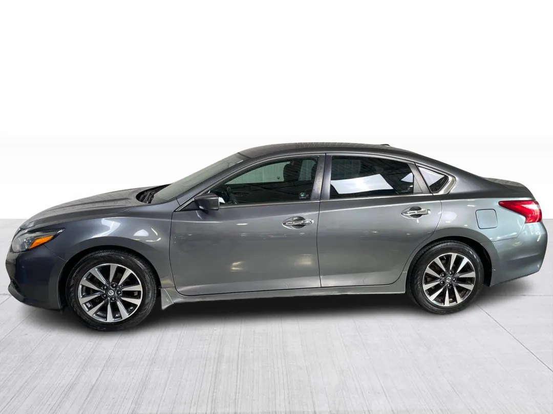 2017 Nissan Altima — photo 8