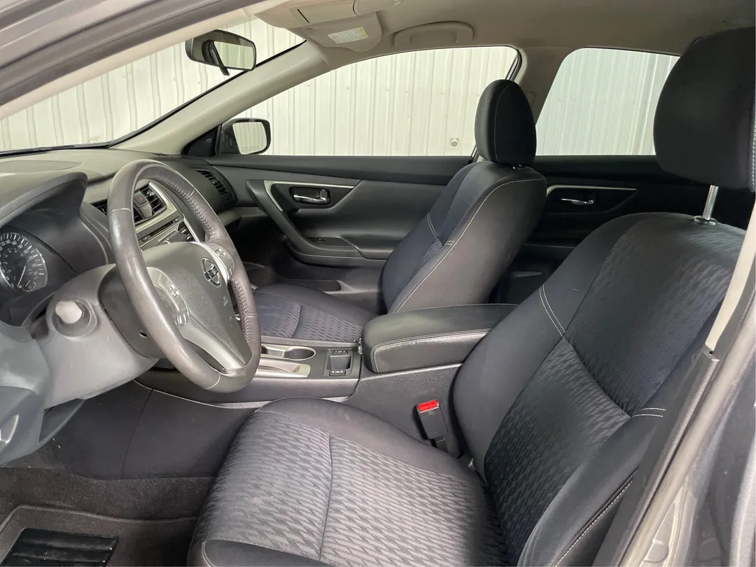 2017 Nissan Altima — photo 3