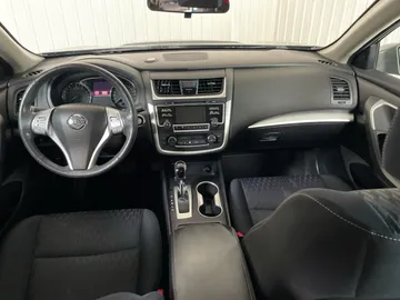 2017 Nissan Altima - image 4