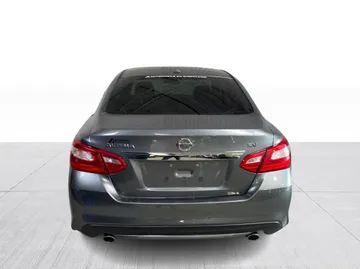 2017 Nissan Altima - image 11
