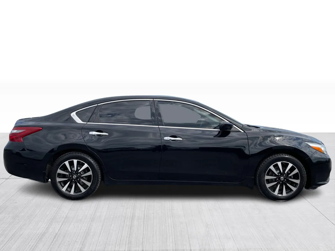 2018 Nissan Altima — photo 2