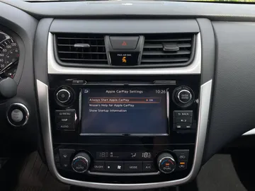 2018 Nissan Altima - image 8
