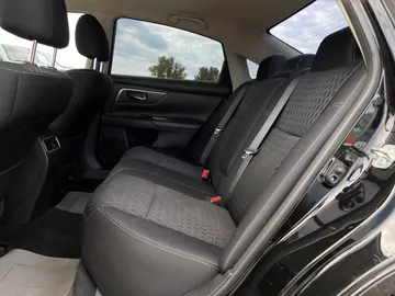 2018 Nissan Altima - image 4