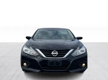 2018 Nissan Altima - image 9