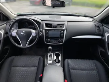 2018 Nissan Altima - image 18
