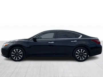 2018 Nissan Altima - image 11