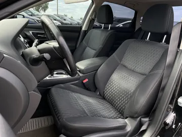 2018 Nissan Altima - image 3