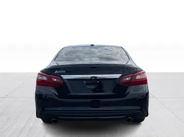 2018 Nissan Altima - image 13