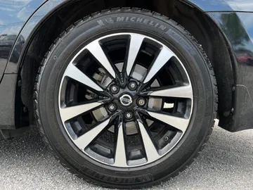 2018 Nissan Altima - image 7