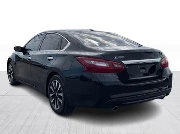 2018 Nissan Altima - image 12
