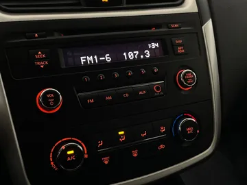 2016 Nissan Altima - image 19