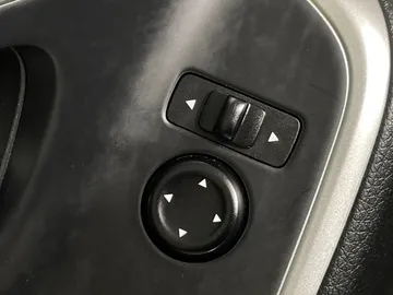 2016 Nissan Altima - image 18