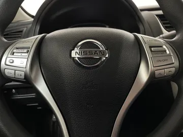 2016 Nissan Altima - image 15