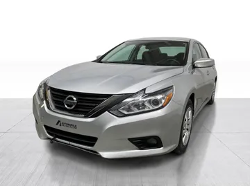 2016 Nissan Altima - image 7