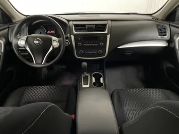 2016 Nissan Altima - image 4