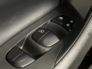 2016 Nissan Altima - image 17