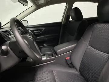 2016 Nissan Altima - image 3