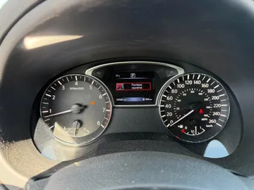 2016 Nissan Altima - image 13