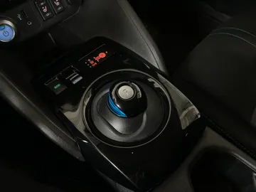 2018 Nissan LEAF - image 27