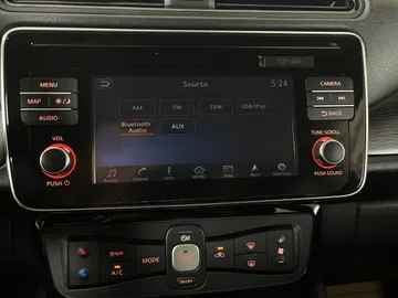 2018 Nissan LEAF - image 28