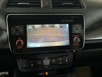 2018 Nissan LEAF - image 20