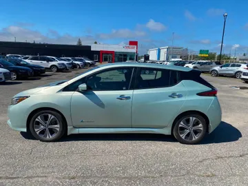 2018 Nissan LEAF - image 6