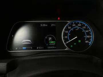 2018 Nissan LEAF - image 16