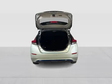 2018 Nissan LEAF - image 13