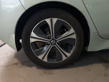 2018 Nissan LEAF - image 6