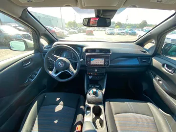2018 Nissan LEAF - image 9