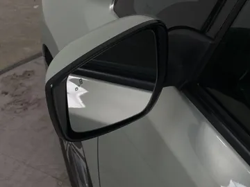 2018 Nissan LEAF - image 19