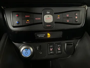 2018 Nissan LEAF - image 21