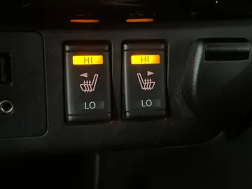 2018 Nissan LEAF - image 24