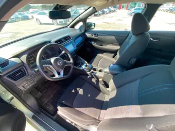 2018 Nissan LEAF - image 8