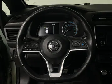 2018 Nissan LEAF - image 17