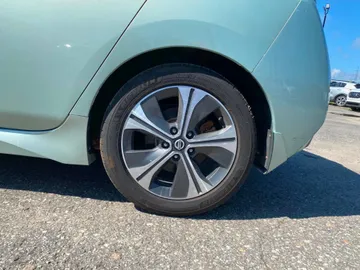 2018 Nissan LEAF - image 10
