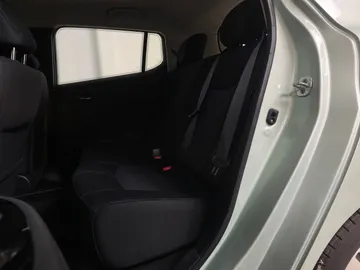 2018 Nissan LEAF - image 15