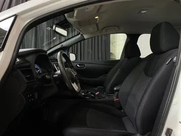 2019 Nissan LEAF - image 10