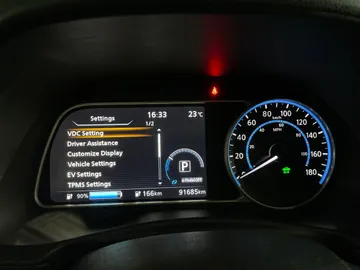2019 Nissan LEAF - image 15