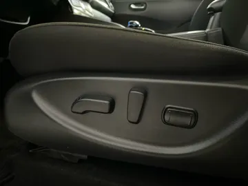 2019 Nissan LEAF - image 17