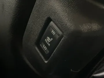 2018 Nissan LEAF - image 28