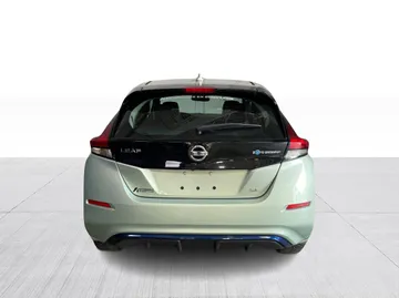 2018 Nissan LEAF - image 12