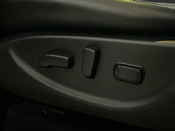 2018 Nissan LEAF - image 19