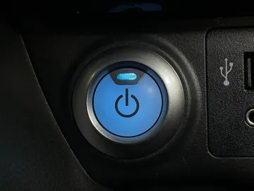2018 Nissan LEAF - image 25