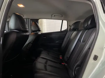 2018 Nissan LEAF - image 15