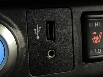 2018 Nissan LEAF - image 30