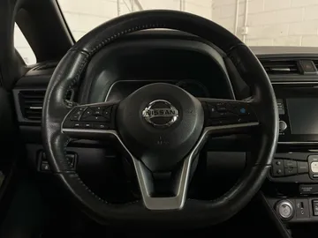 2018 Nissan LEAF - image 18
