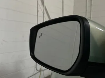 2018 Nissan LEAF - image 20